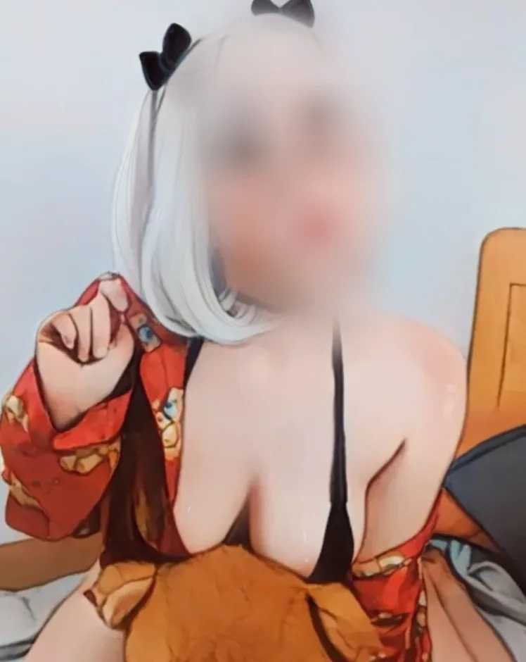 Chiara, 38