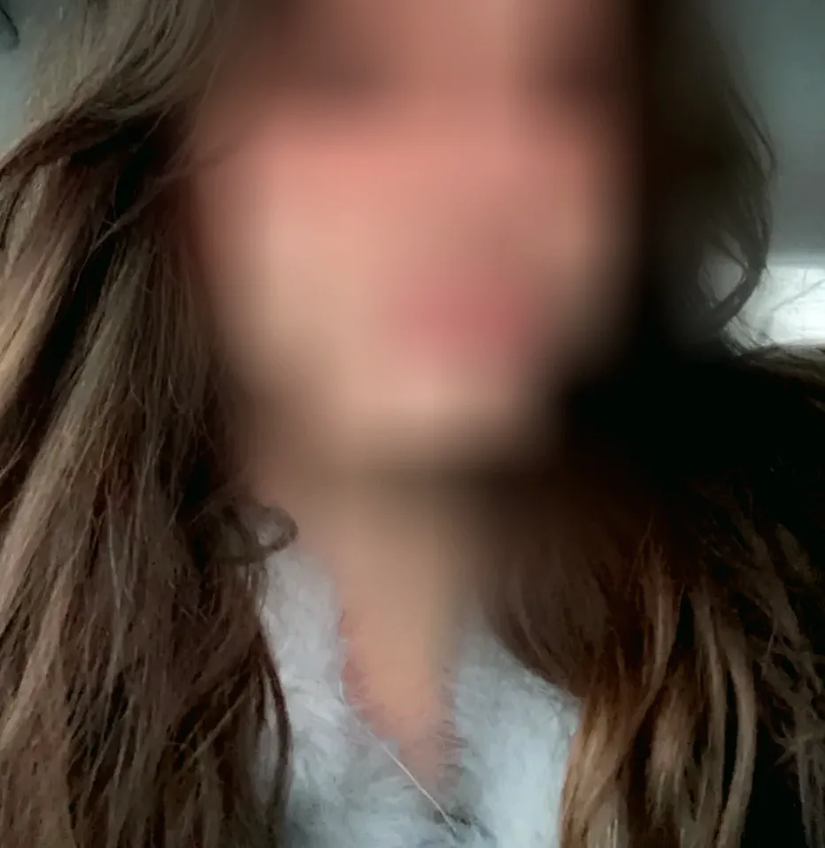Esra, 23