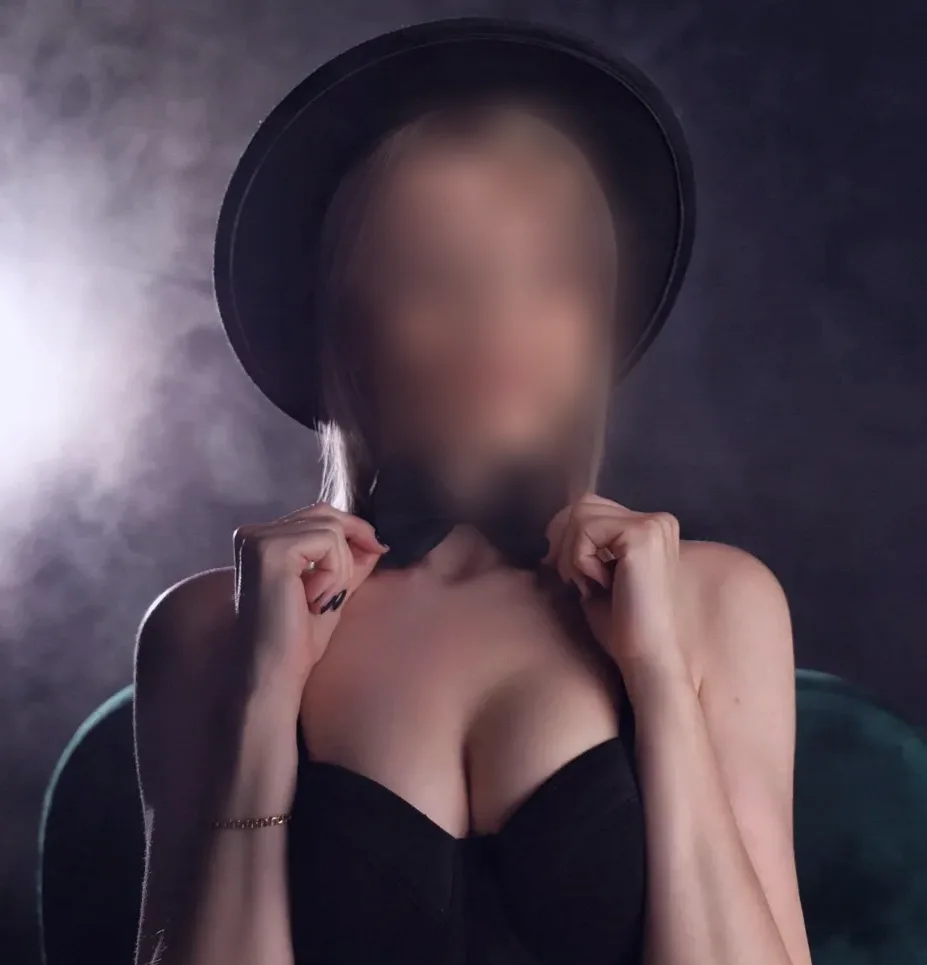 Hannah, 39