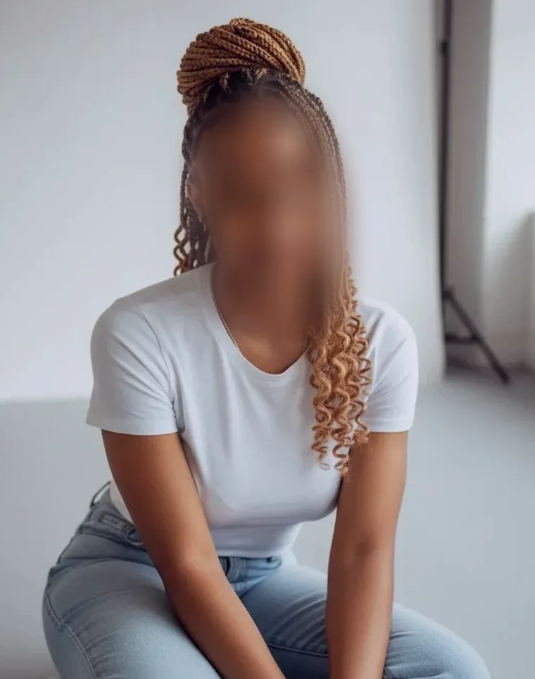 Jasmin, 28