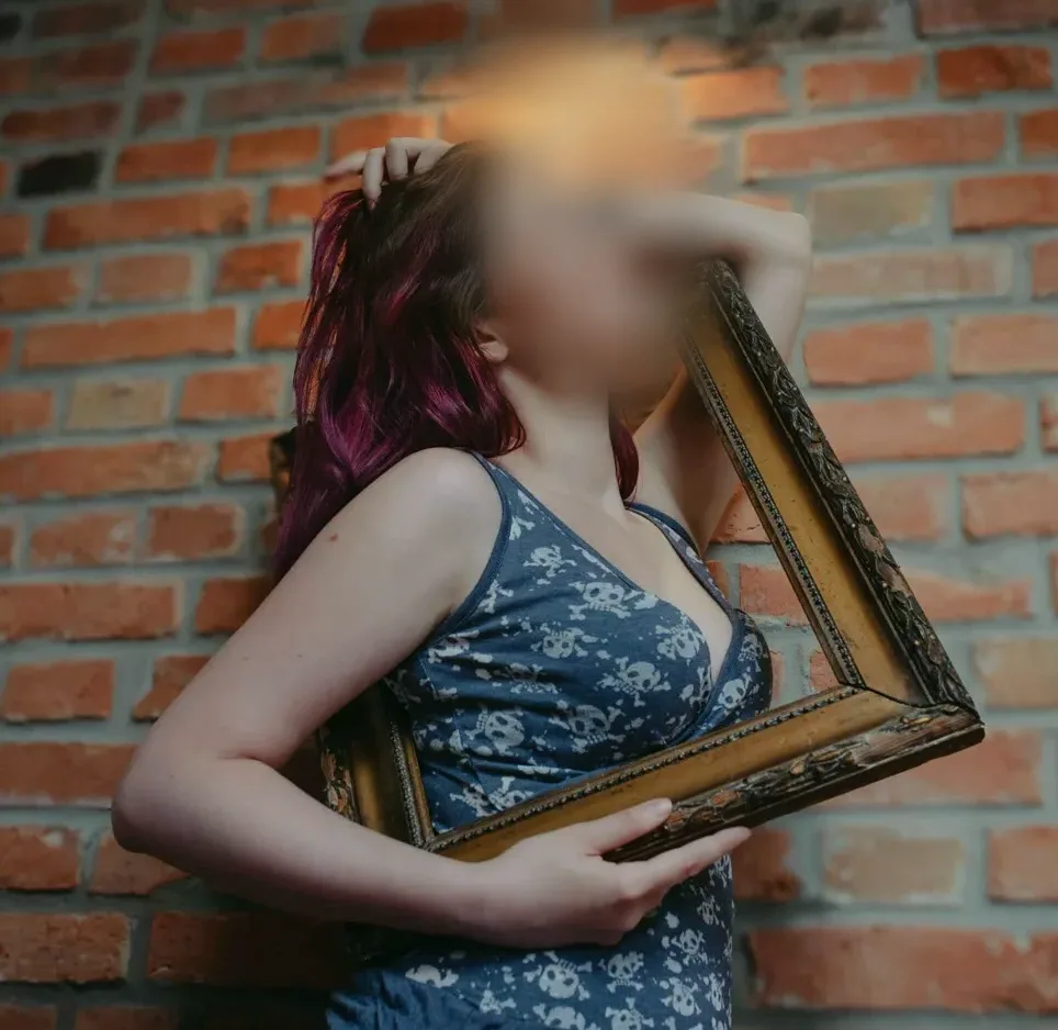 Nina, 32