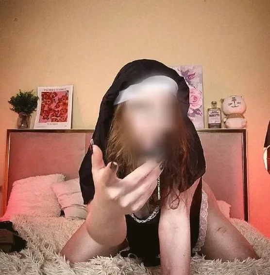 Vivien, 23
